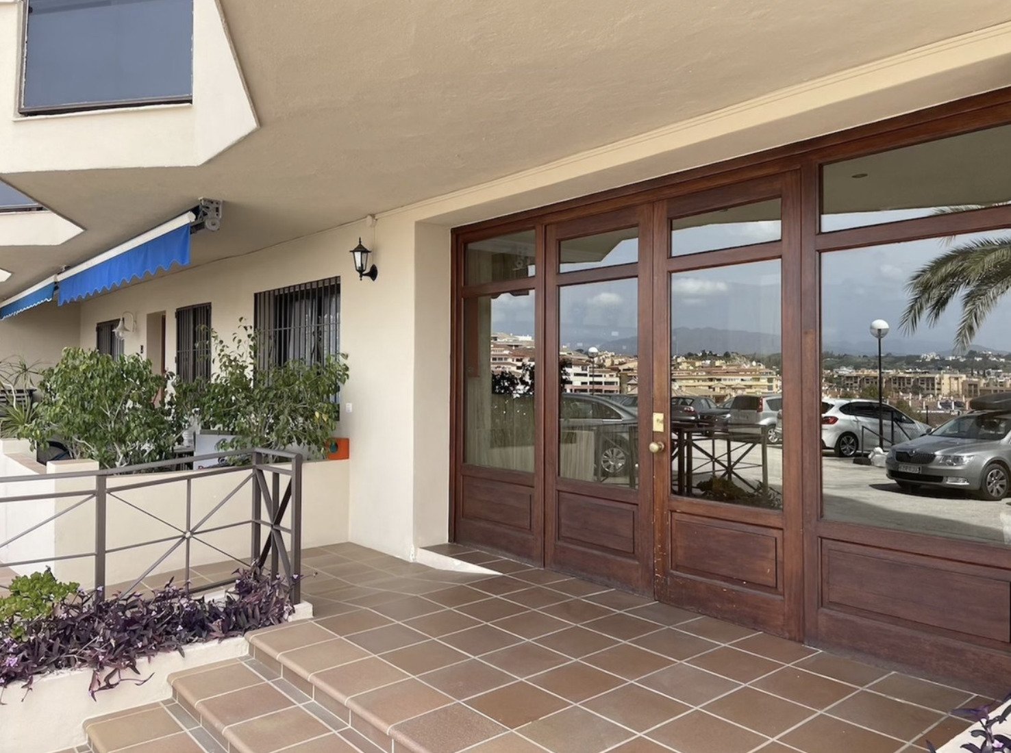  Stylish Apartment with Sea Views in the Heart of Fuengirola
 
 Welcome to this beautiful 2-bedroom, 2-bathroom apartment, perfectly situated in the v