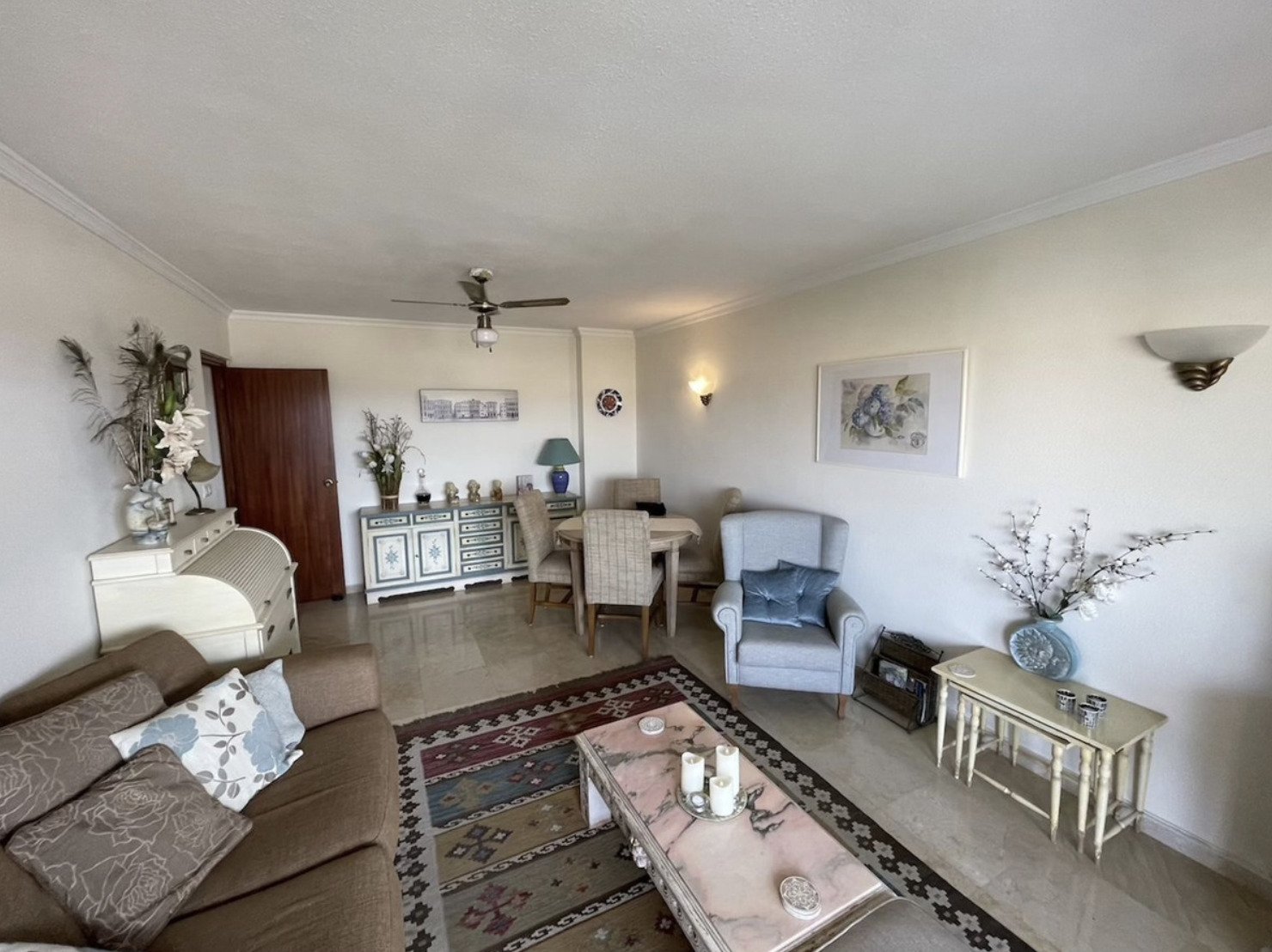  Stylish Apartment with Sea Views in the Heart of Fuengirola
 
 Welcome to this beautiful 2-bedroom, 2-bathroom apartment, perfectly situated in the v