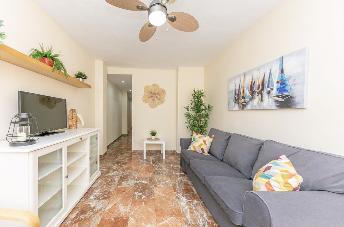 costa-del-sol:  2 Bedroom Apartment in the heart of Fuengirola just 130 meters from the seafront!

A charming 2 bedroom, 1 bathroom apartment for sale, located just  