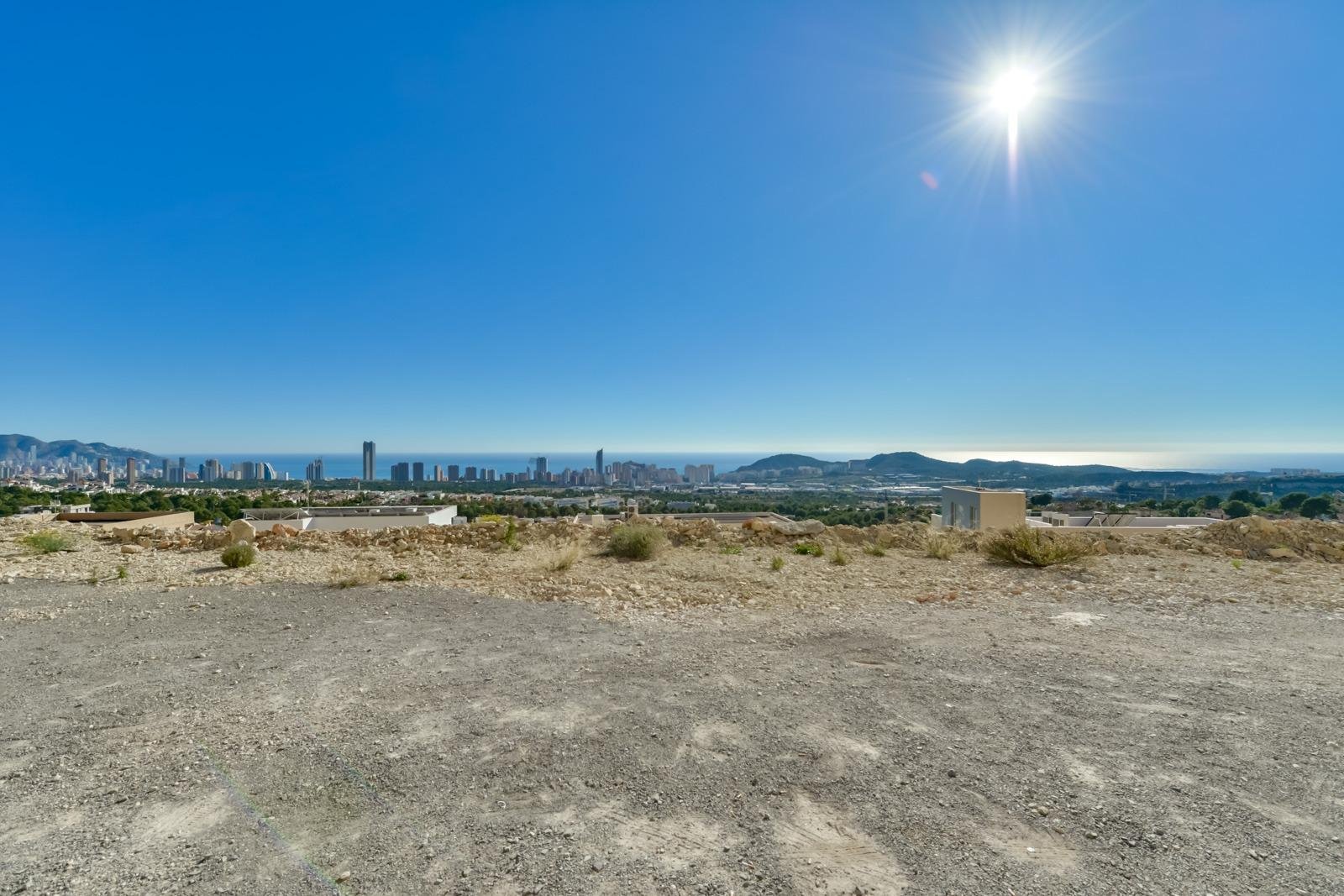  Discover this exclusive Luxury Villa located in the coveted Sierra Cortina area of Finestrat. With a total surface area of 559 m² and a plot covering