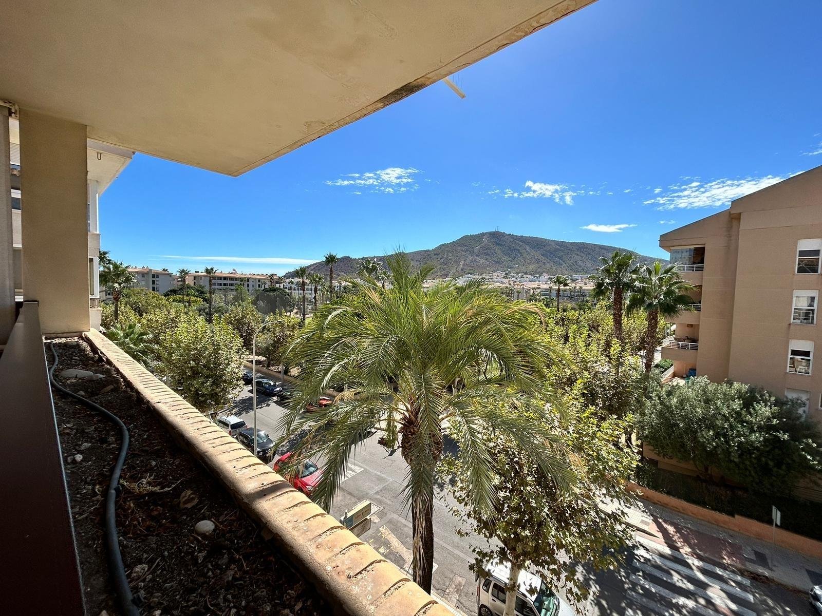 alfaz-del-pi:  Looking for a spacious and tranquil home? This stunning apartment in Albir is the perfect choice! Just 5 minutes walking from the beach, it offers th 