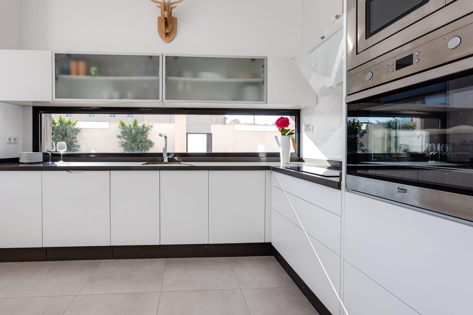 pilar-de-la-horadada:  Complex of 12 villas in Pilar de la Horadada with 3 bedrooms and 2 bathrooms, starting from 117 m2. Private swimming pool. Garden, terrace. The kitch 