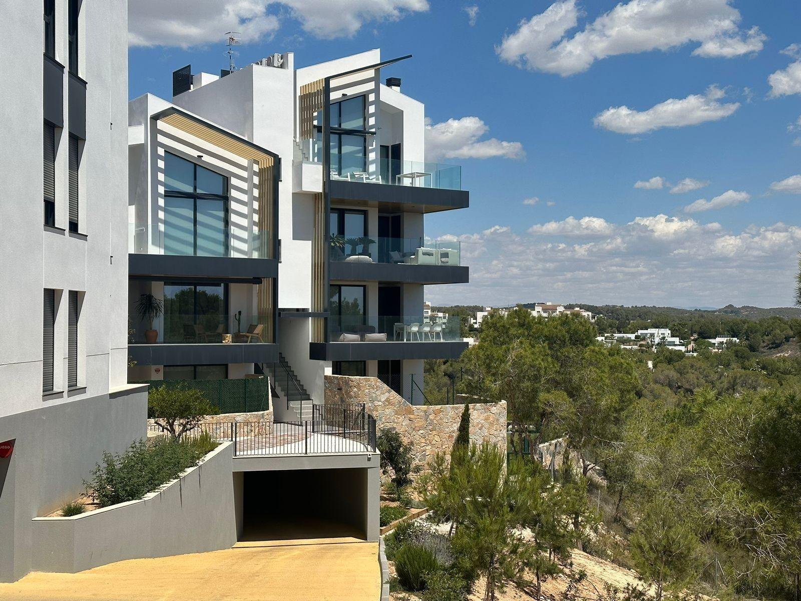 orihuela:  We present to you a brand new modern apartment located in the prestigious Las Colinas Golf Resort complex. This exquisite property includes two spaci 