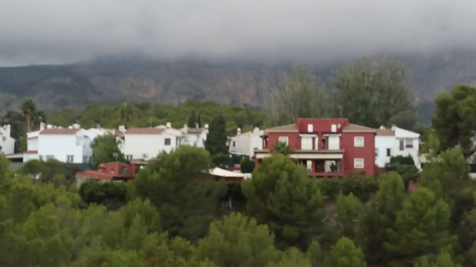 la-nucia:  This stunning detached villa, on two floors with basement, is located on a plot of 901 square meters, surrounded by a breathtaking view of the mounta 