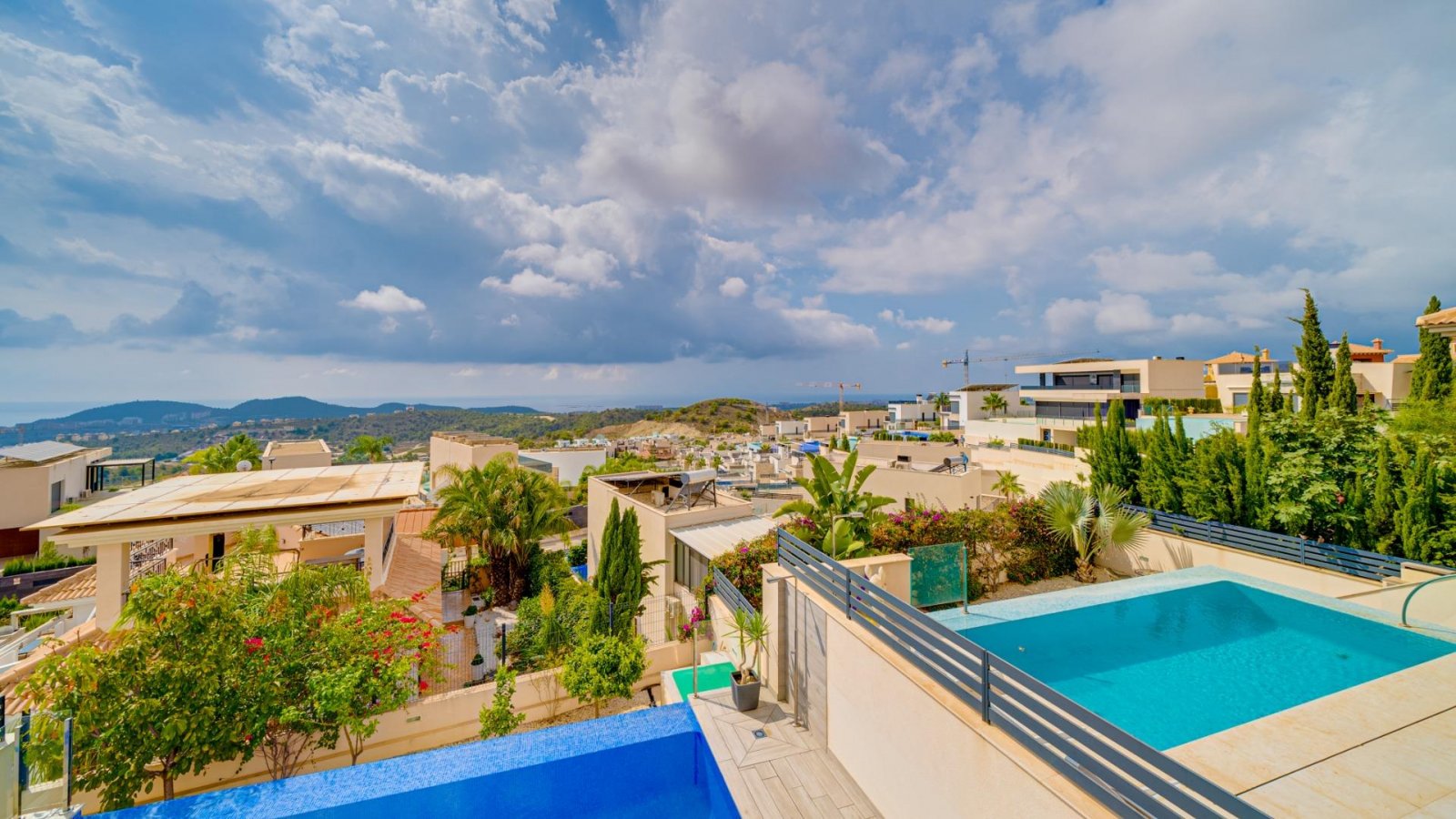 finestrat:  Modern Villa with sea views from all rooms in Balcón de FinestratVilla built in 2019, is an authentic masterpiece of architecture located in the pres 