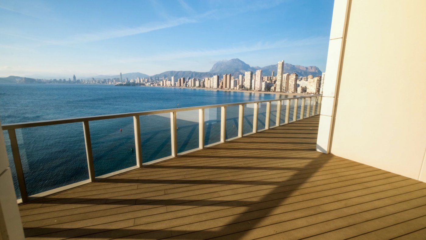 benidorm:  Magnificent apartment for long term rent with PANORAMIC SEA VIEWS on the FRONT BEACH LINE  in the area of Rincon de Loix Benidorm for long term rent. 