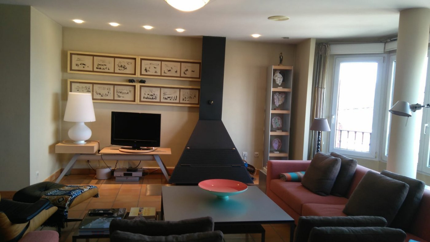 banyeres-de-mariola:  Wonderful detached villa with large private garden and swimming pool. Situated in the heart of the old town of Banyeres de Mariola, it has all the co 