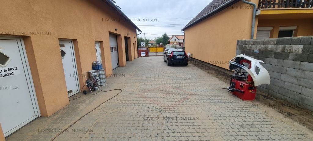<p>Budapest XVIII. kerületében, 2007-ben épült, 355 nm alapterületű, tégla építésű, 5 cm szigeteléssel és nemes vakolattal ellátott, jó állapotban lév