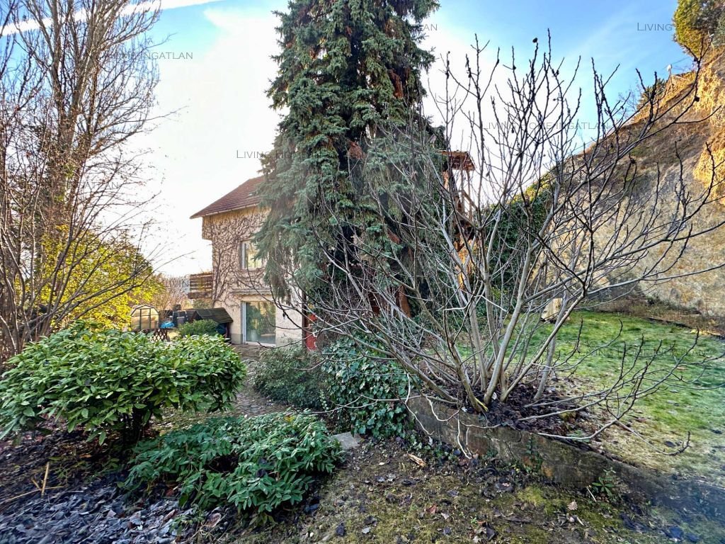 <p><strong>Páratlan hangulatú, örökpanorámás családi ház Solymáron!</strong></p>

<p>Ha Ön is a természet közelségét, a különleges atmoszférájú otthon