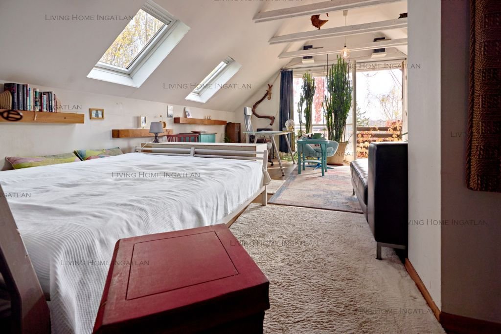 <p><strong>Páratlan hangulatú, örökpanorámás családi ház Solymáron!</strong></p>

<p>Ha Ön is a természet közelségét, a különleges atmoszférájú otthon