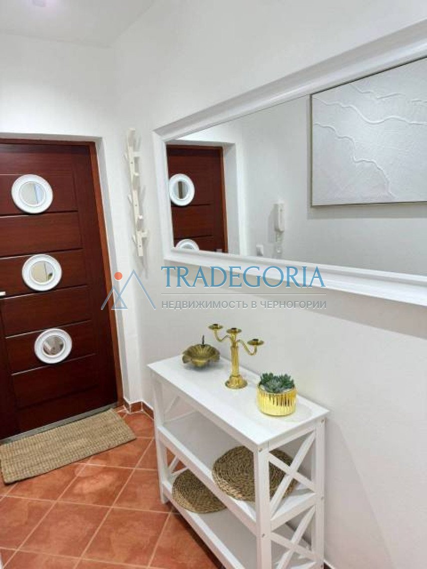 <div>A one-bedroom apartment is for sale in Petrovac, 900 meters from the city center and the promenade. The location is quiet and peaceful, near a pi