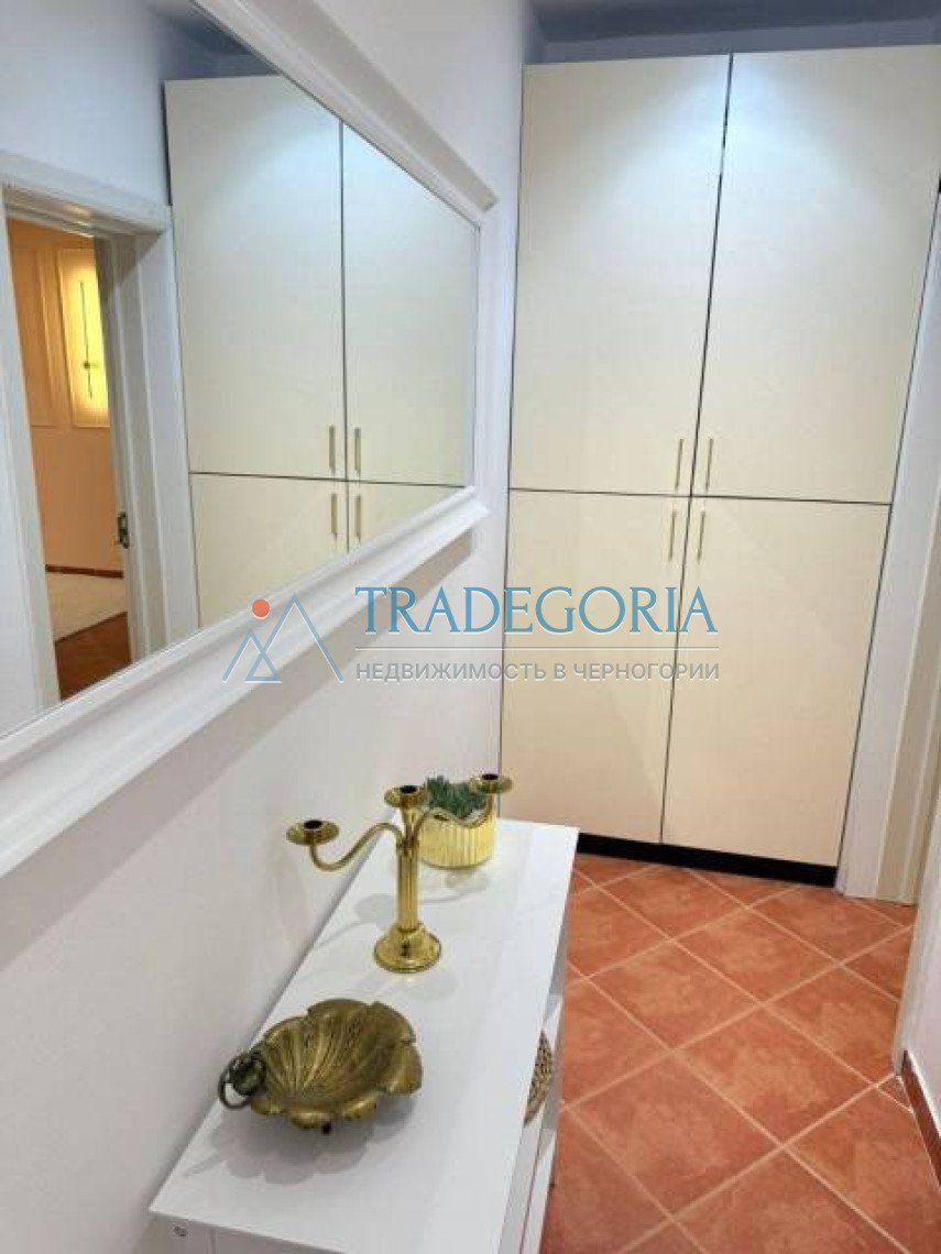 <div>A one-bedroom apartment is for sale in Petrovac, 900 meters from the city center and the promenade. The location is quiet and peaceful, near a pi