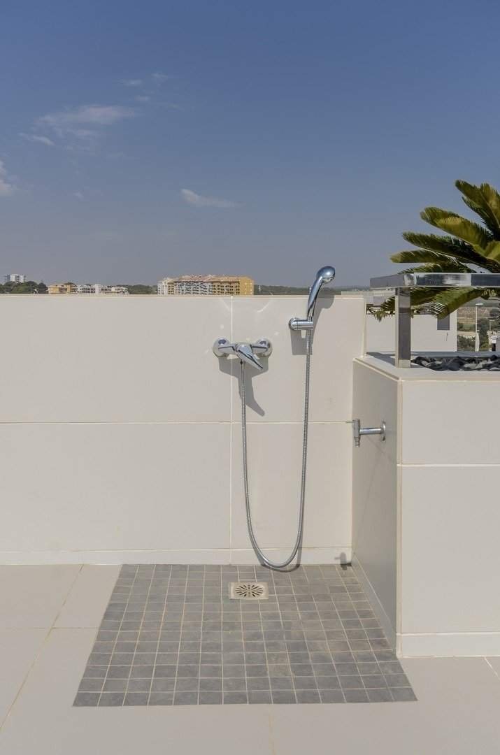 NEUBAU VILLEN 250 M VOM STRAND IN CAMPOAMOR&#13;&#13; In Dehesa de Campoamor finden Sie diese Neubauvillen für die anspruchsvollsten Kunden. Ein Kompl