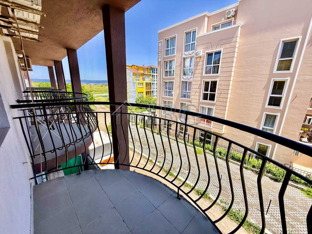 Studio for Sale in SUMMER Complex, Ravda - No Maintenance Fee<br><br>We are pleased to present this fully furnished studio apartment located in the we