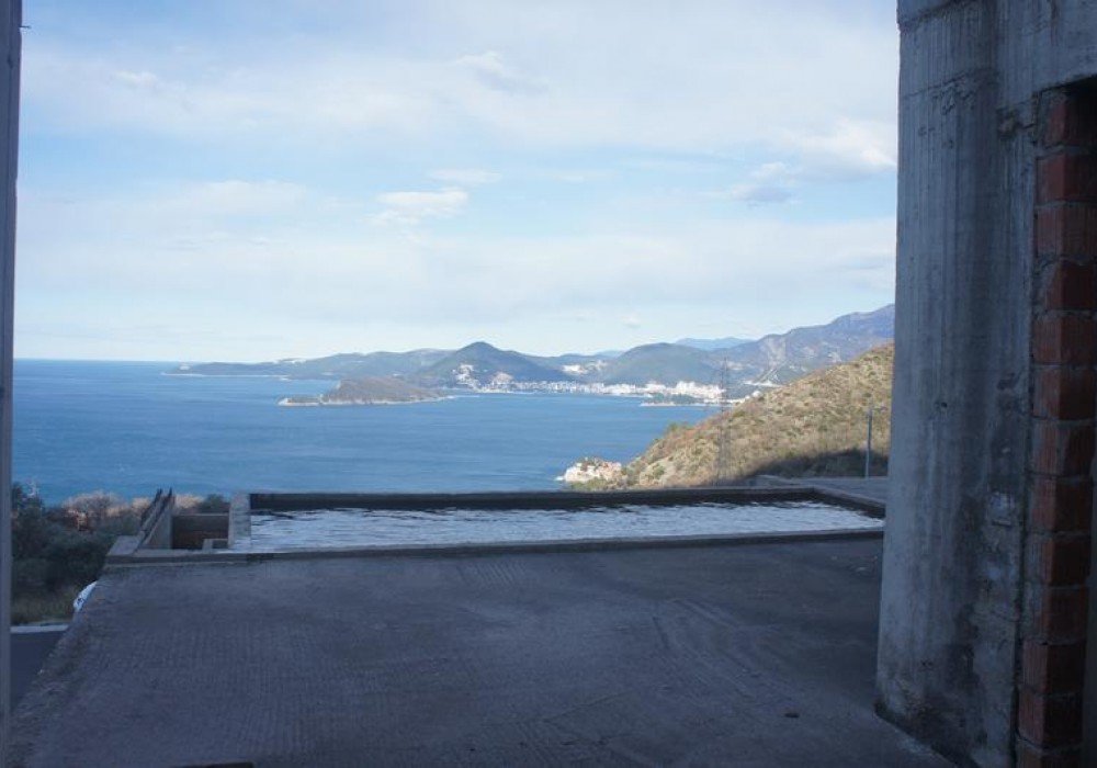 sveti stefan: Three objects - 50% of construction in progress.

Legally, urbanized.

All permissions are available.

Sale from the owner. 