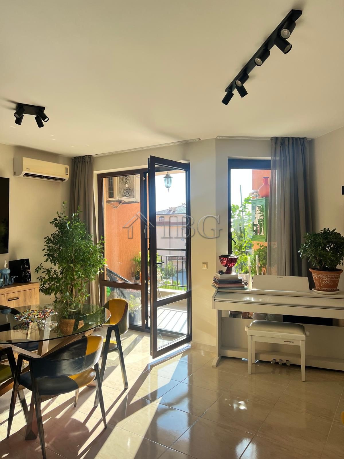 One-Bedroom Apartment with Pool and Partial Sea View in Star Dreams, Sveti Vlas<br><br>We are pleased to offer a one-bedroom apartment with a total ar