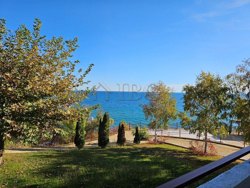 2-Bedroom Sea View Apartment, Front Line - Panorama Fort Beach, Sveti Vlas<br><br>Total Area: 105 m2<br><br>Type: 2-Bedroom<br><br>Floor: 1 (second le