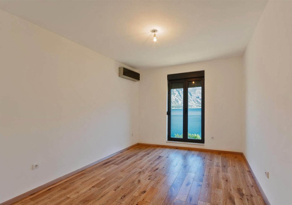 Floor: 3rd;
Area: 94 m2
Bedrooms: 2
Bathrooms: 2;
Terrace: 1;