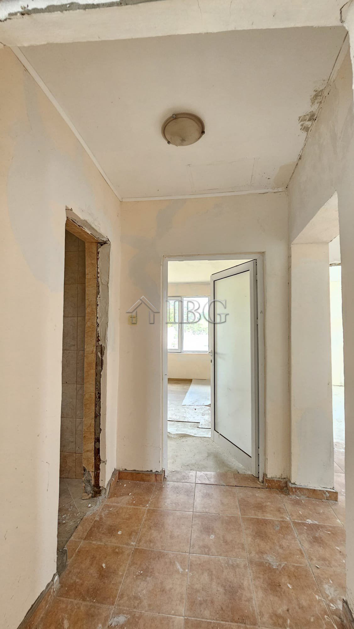 One-Storey Budget House for Sale in Dyulevo Village, Burgas Region, Bulgaria<br><br>IBG Real Estates offers for sale this cozy one-storey house locate