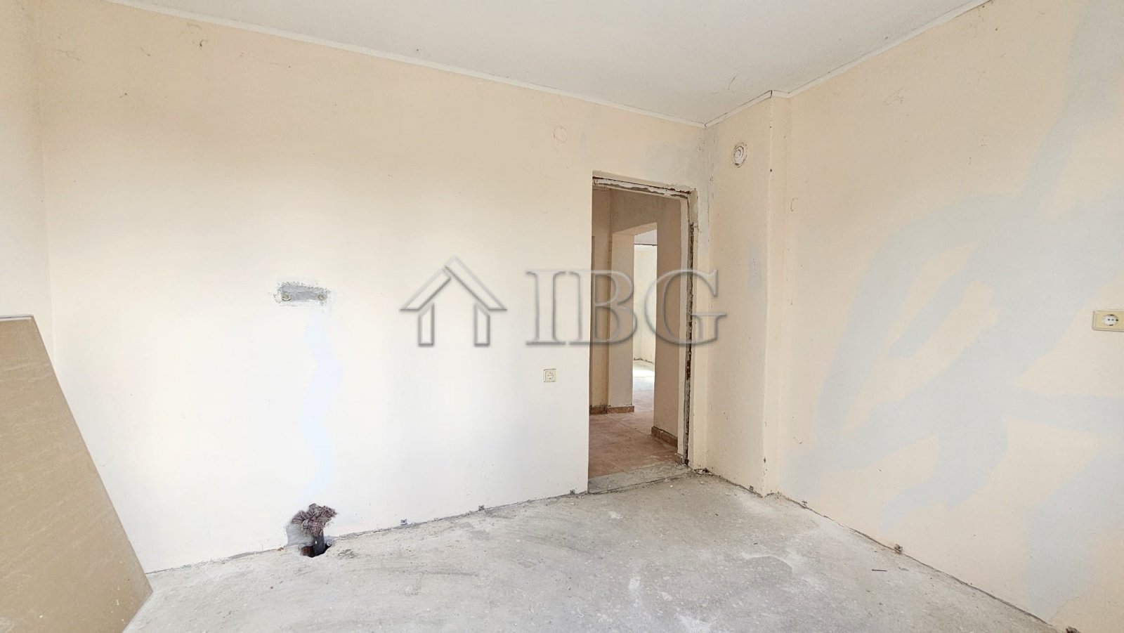 One-Storey Budget House for Sale in Dyulevo Village, Burgas Region, Bulgaria<br><br>IBG Real Estates offers for sale this cozy one-storey house locate