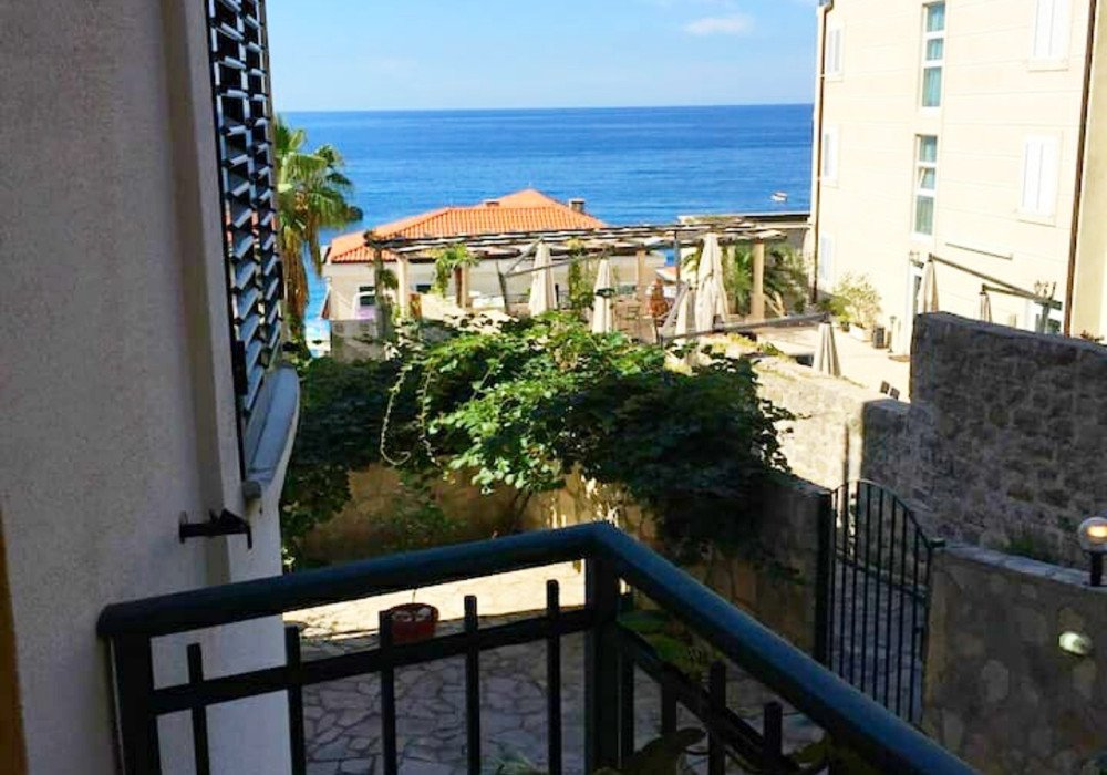 Floor - 2

Area: 60 sq.m., of which:

- living area - 47 sq.m., terrace area 13 sq.m.

Bedrooms: 2

Number of bathrooms: 1

Terraces: 1

The apartment