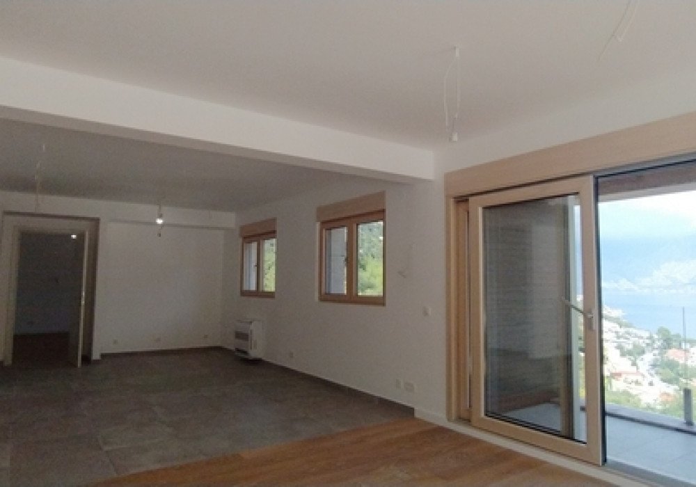 The complex consists of five buildings. Residential buildings are built on earthquake-resistant monolithic frame cushions. The load-bearing walls are 