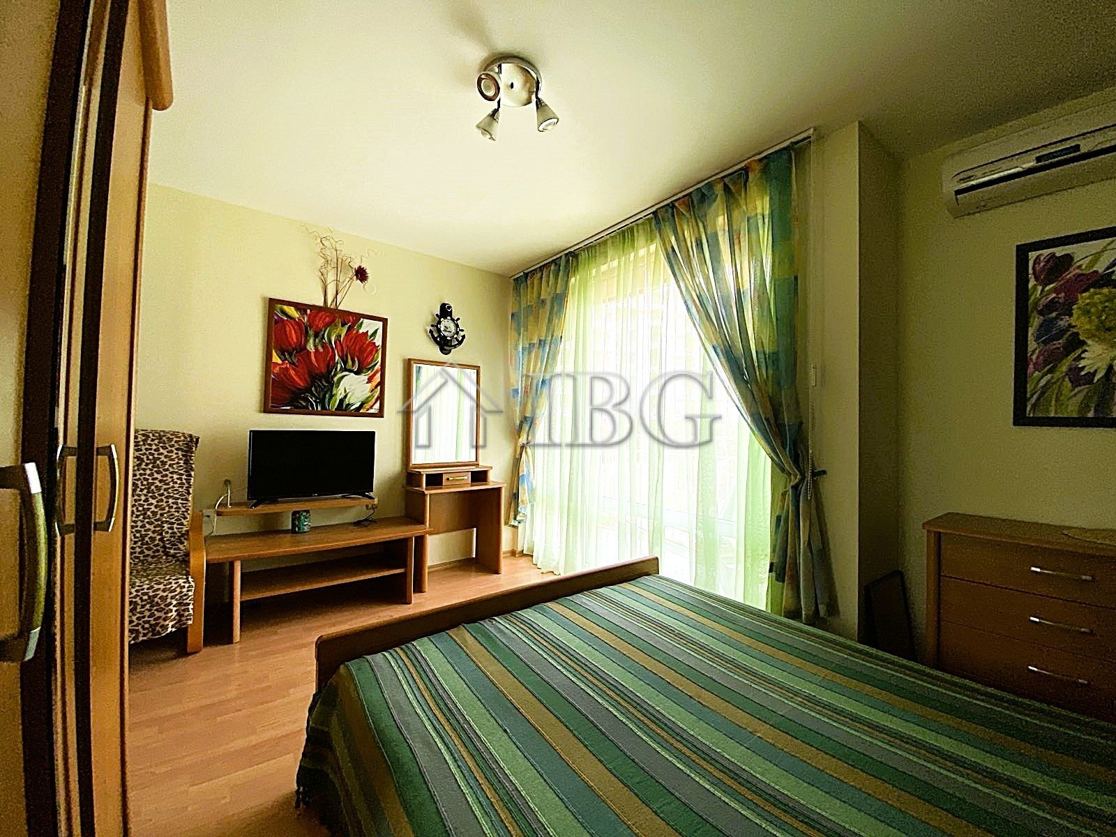 2-Bedroom Apartment (2+1) with Pool View | Imperial Fort Club, Sveti Vlas<br><br>2-bedroom apartment with pool and partial sea views, located on the 4