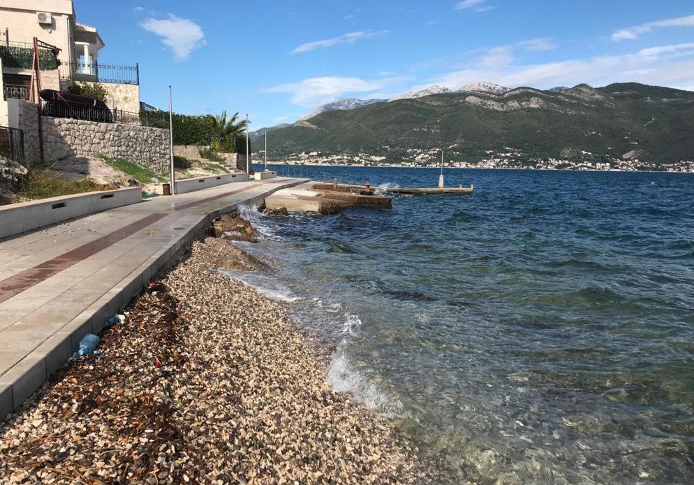 Mini hotel for 4 rooms on the Tivat Riviera, in the Krasici area.

Total apartments 4

The total living area of ​​the apartment is 150 sq.m.

Land are 