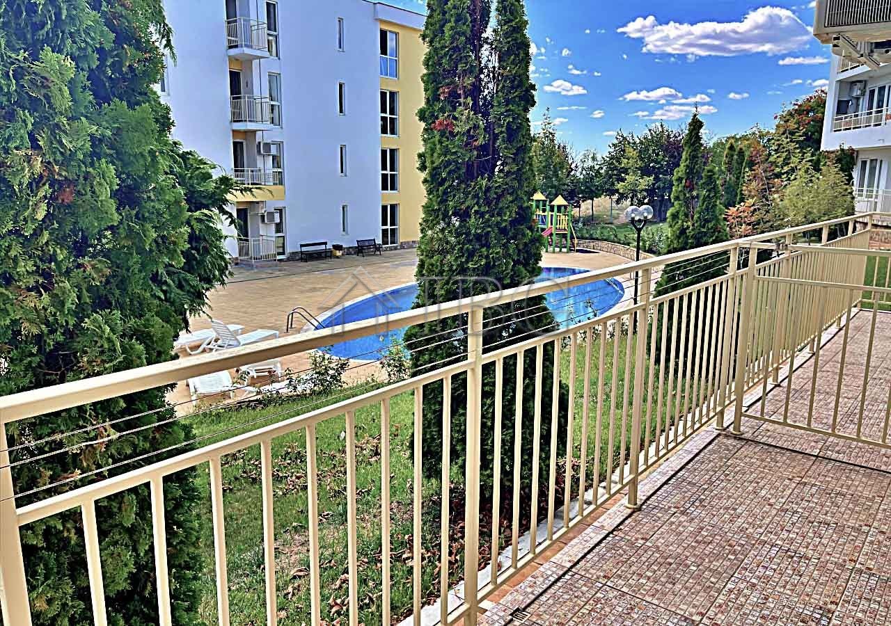 Studio with pool view| Imperial Fort Club, Fortnoks Grand Resort, Sveti Vlas<br><br>IBG Real Estates is pleased to offer this beautiful studio, locate