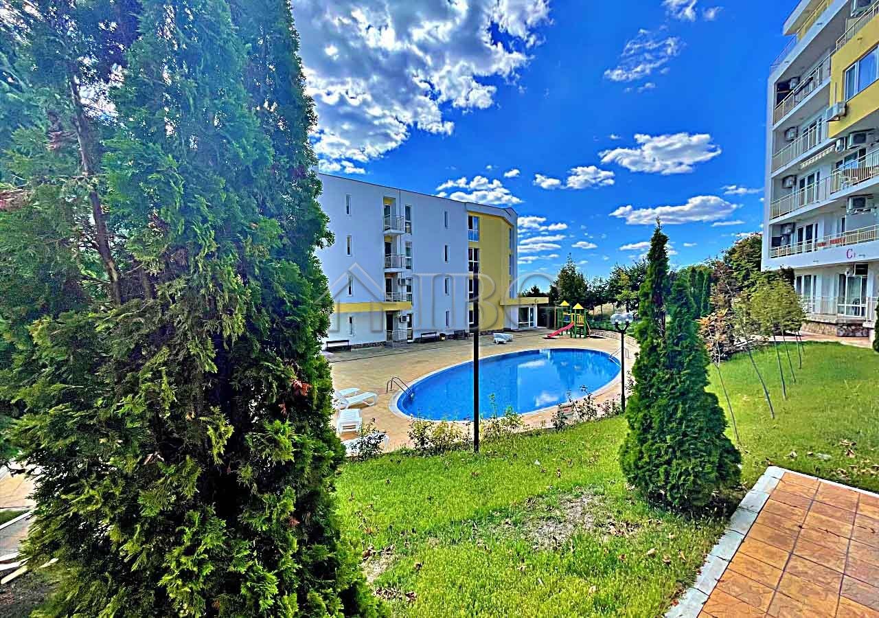 Studio with pool view| Imperial Fort Club, Fortnoks Grand Resort, Sveti Vlas<br><br>IBG Real Estates is pleased to offer this beautiful studio, locate