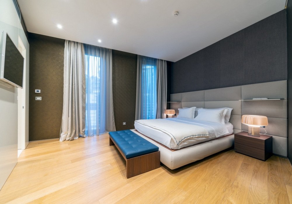 Our specific recommendation:

VILLA 12 - APARTMENT A5

3-4 bedrooms, lower level 312m2, roof terrace 253m2, entrance terrace 80m2

The total area is 6