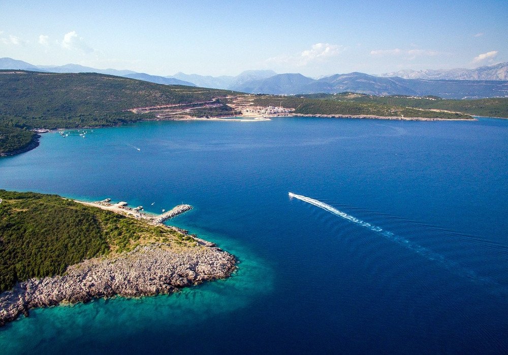 Bay of Kotor, Lustica peninsula, Radovanici district, Ponta Veslo. Land for elite construction.

Not urbanized

All communications are nearby

Multipl 
