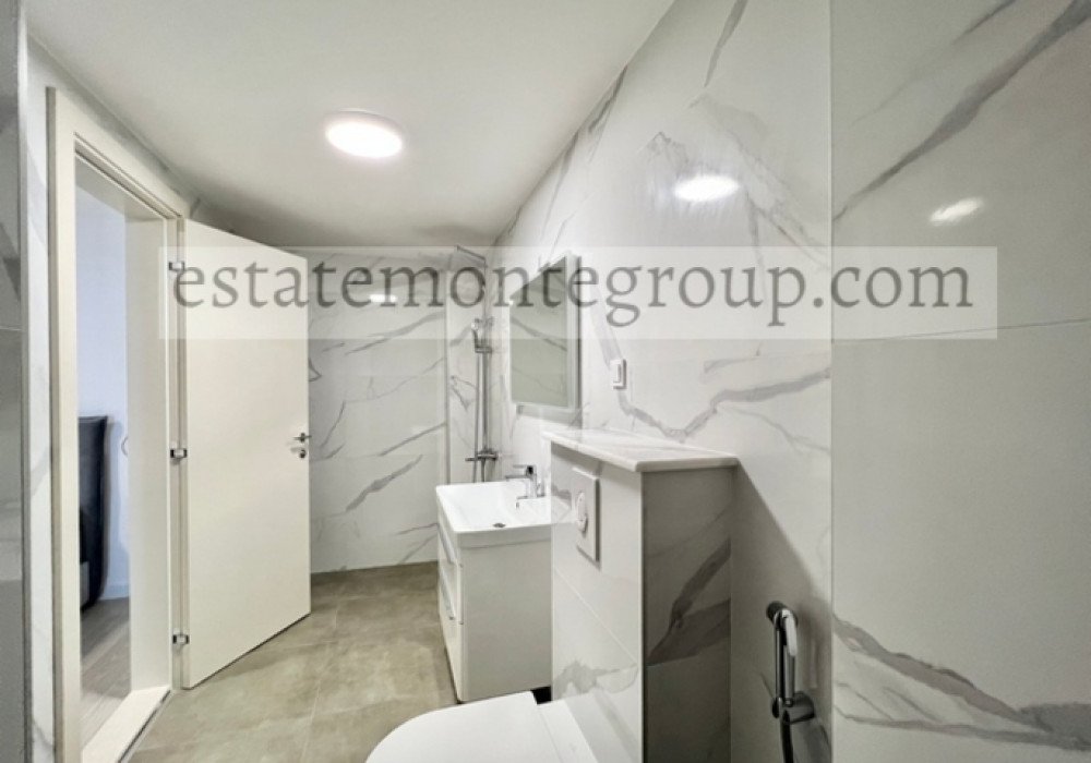 Budva Riviera. New closed club complex of five villas.

Unique location!

The complex has seventeen apartments of various formats - studio apartments,