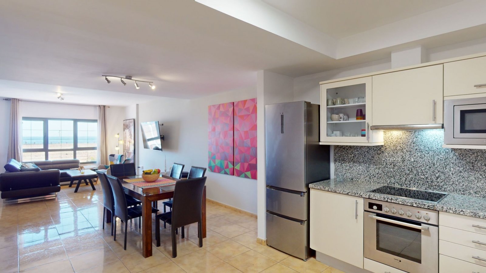 Exclusive and newly renovated terraced chalet with fantastic sea views on the first line of Playa de Arinaga.

Very large house on 4  floors with up