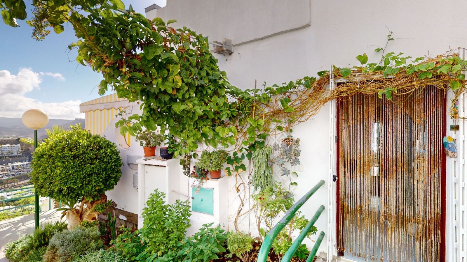 Mogán: Beautiful apartment in the famous Monseñor complex in Playa del Cura.
The best panoramic view and the largest terrace in the whole area.

The flat  