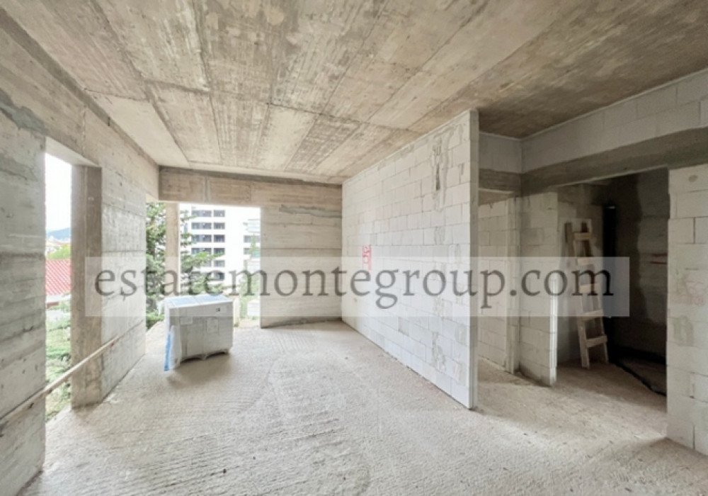 Budva Riviera, Rafailovichi district. New residential six-story building.

Distance to the sea - 150m.

Floors 8, including:

- residential floors 6

