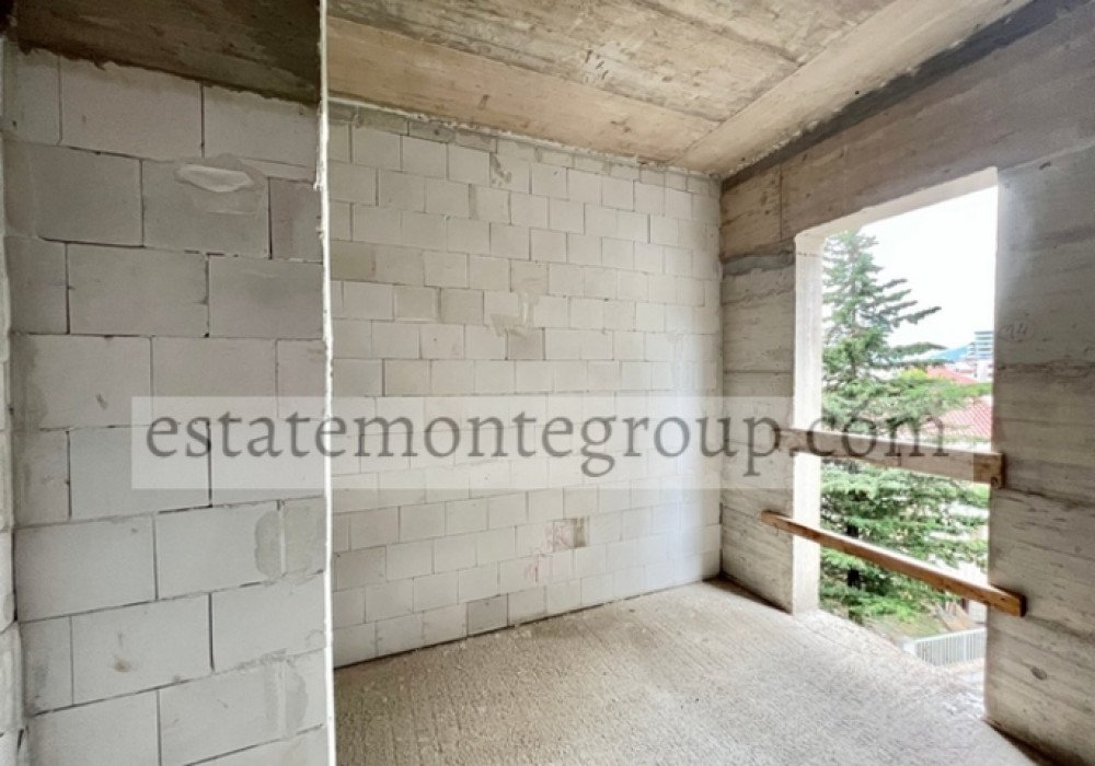 Budva Riviera, Rafailovichi district. New residential six-story building.

Distance to the sea - 150m.

Floors 8, including:

- residential floors 6

