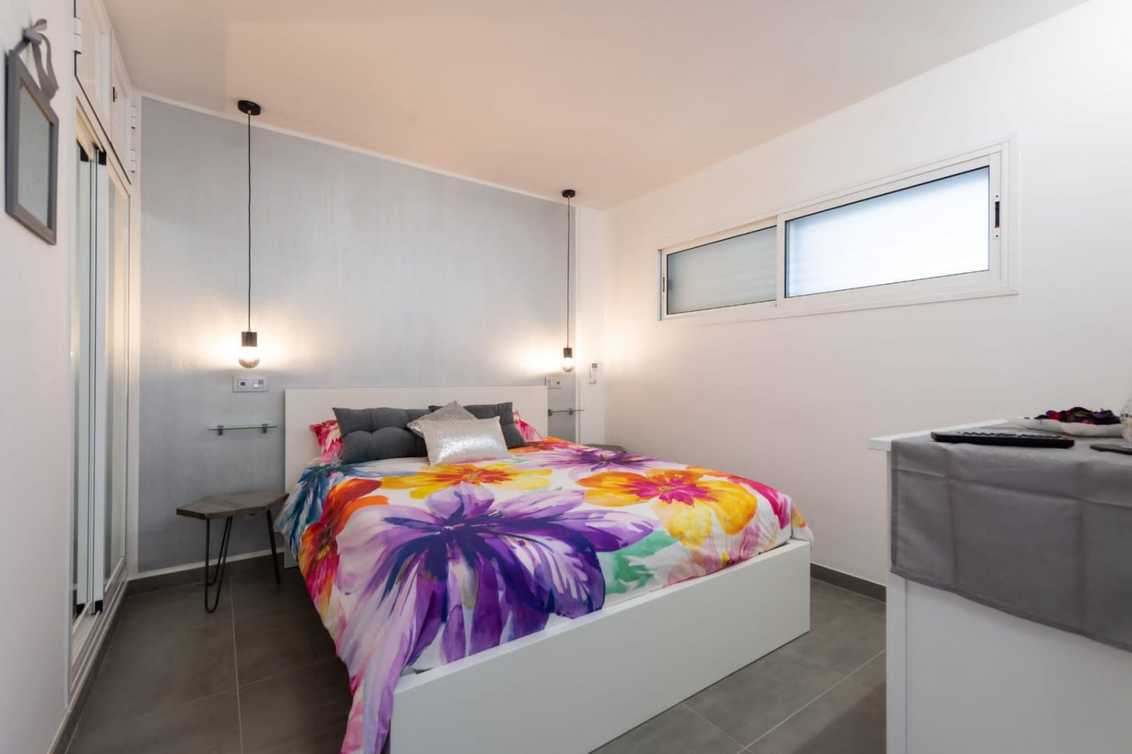 Luxurious and elegant Apartment, completely renovated, with stunning views to the sea.
It is located in the heart of Playa del Inglés, a few meters f