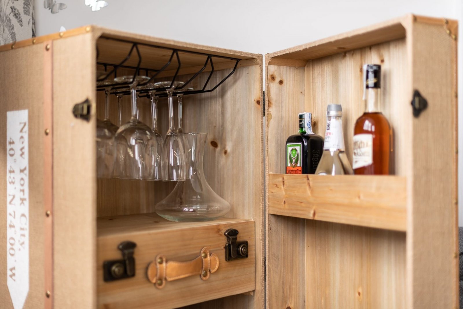 Luxurious and elegant Apartment, completely renovated, with stunning views to the sea.
It is located in the heart of Playa del Inglés, a few meters f