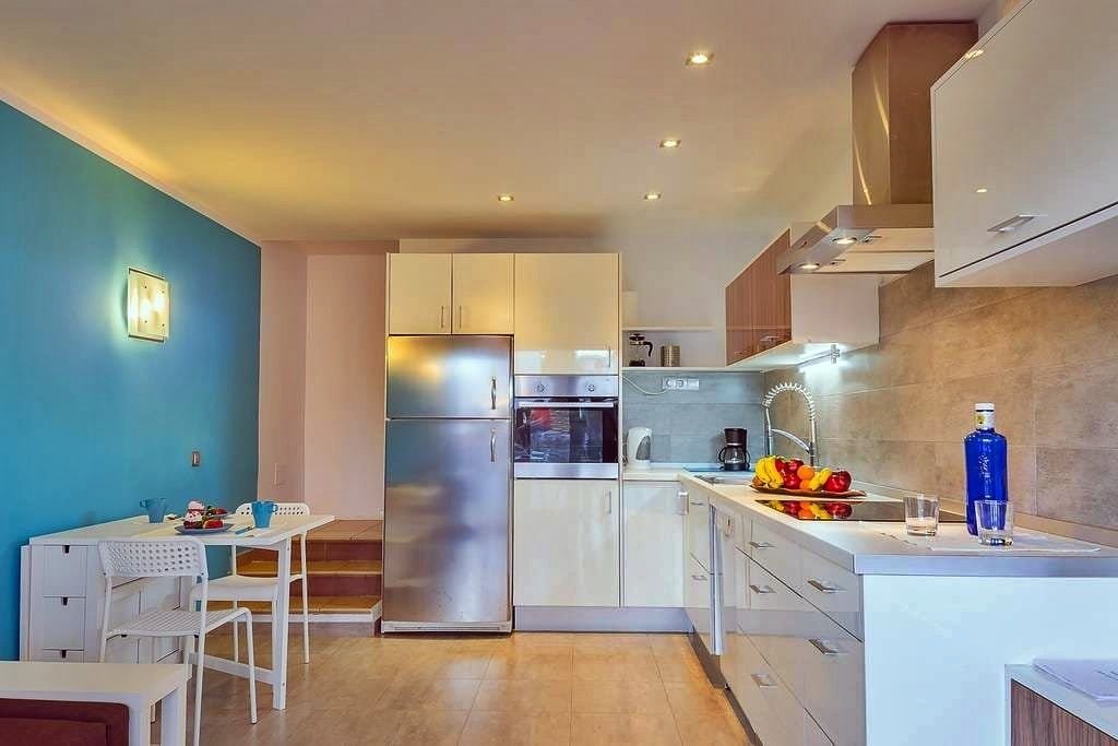 Chalet with sea view in San Agustín, Playa del Aguila

Exclusive and safe off-site complex, perfectly maintained and very quiet.
It has wonderful v