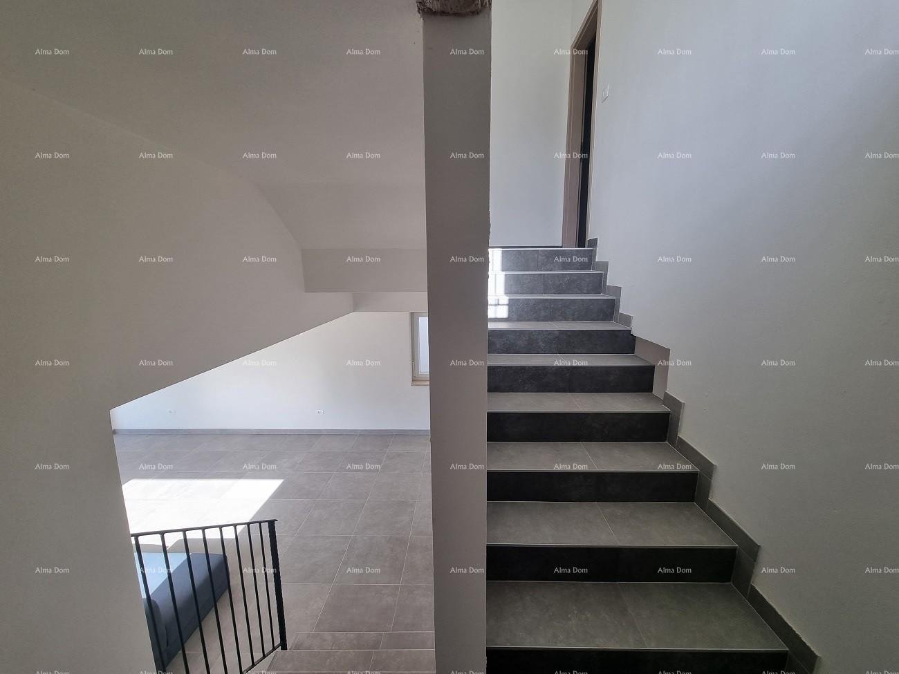 Haus Moderne Doppelhaushälfte mit Dachterrasse und Panoramablick auf das Meer