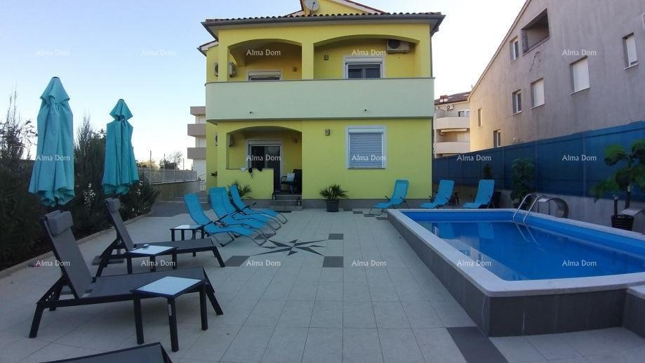 Haus Peroj – Haus mit drei Wohnungen und einem Swimmingpool