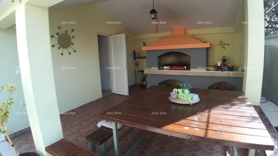 Haus Peroj – Haus mit drei Wohnungen und einem Swimmingpool