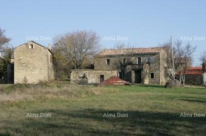 Steinhaus Renovieren Sie Ihre Oase in Oprtalj: Steinhäuser auf großem Grundstück mit Potenzial