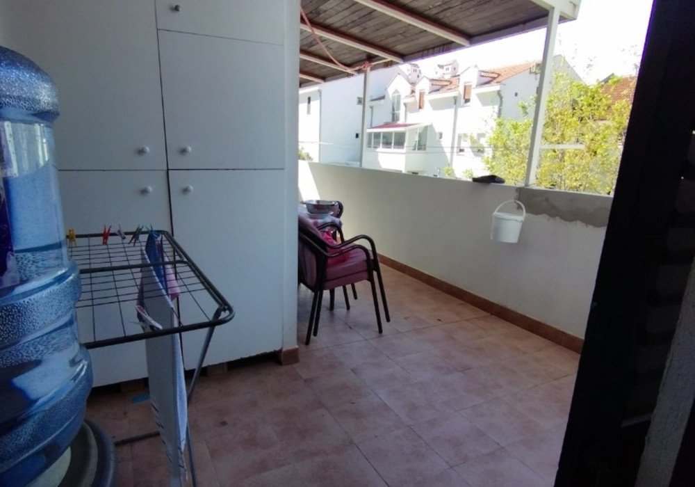 kotor: oka Bay of Kotor, Doctors Light district. Two-bedroom apartment

The area is 96 sq.m., including:

- terrace area of 16 sq.m.

The distance to the sea 