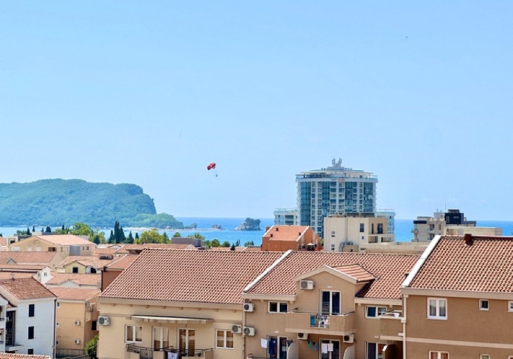 budva: Description
Budva, Rozino district. One bedroom apartment
Area 41 sq.m
. Distance to the sea500m
Sea and city view
Fourth floor
The house is equipped  