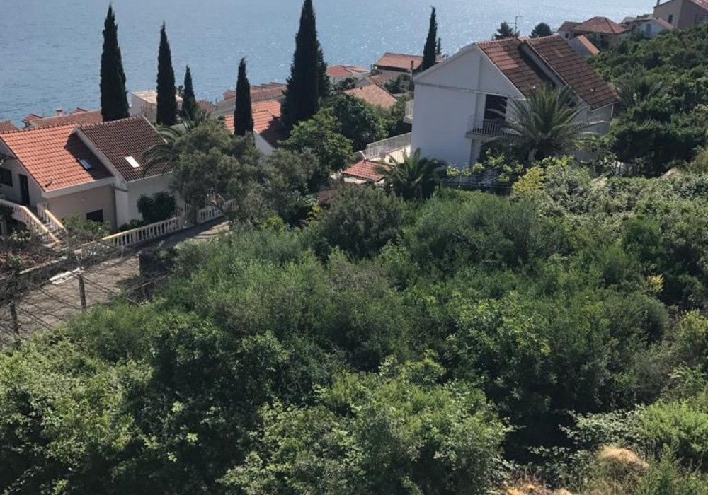 tivat: Description
Tivat Riviera, Krasici district. Land plot for elite construction
The distance to the sea is 70m.
View – panoramic view of the sea and sur 