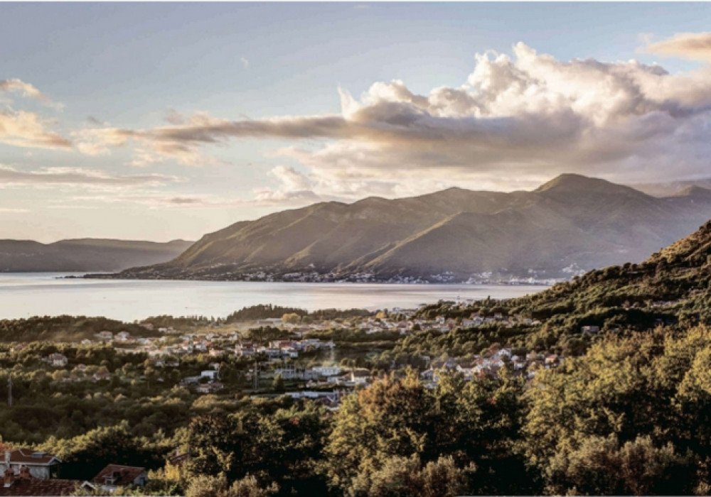 tivat: Tivat, a new luxury residential complex in a closed area

Completion date: December 2024

The buyer is exempt from paying the state tax on the turnove 
