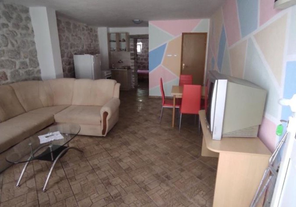 Boka Bay of Kotor, Risan district. A functioning mini-hotel with its own garden

Distance to the sea 350m

The building was built in the century befor