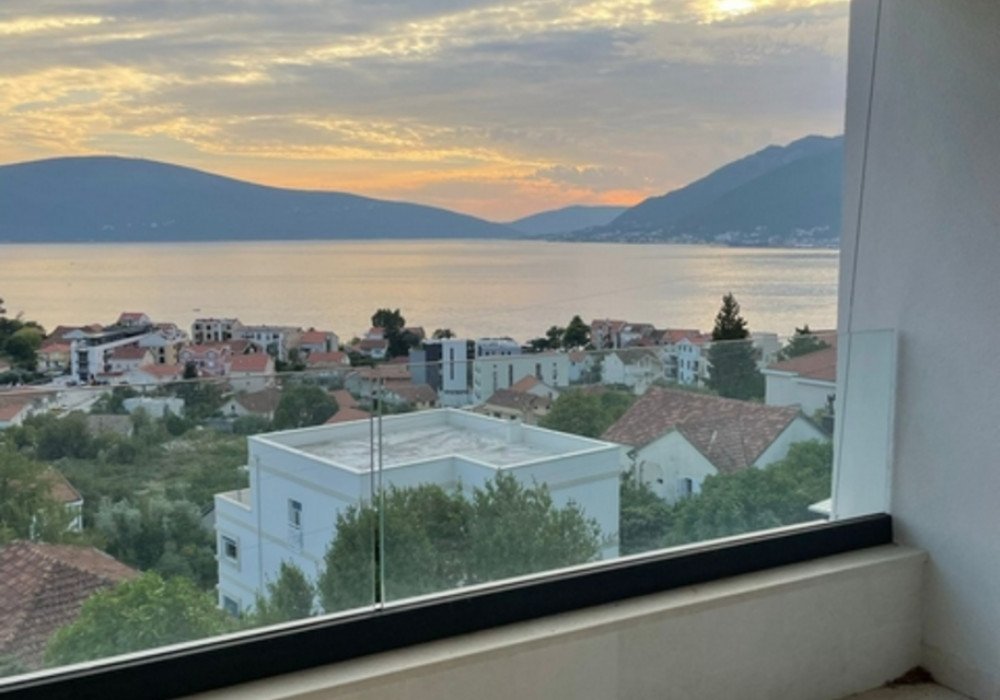 Tivat, Donja Lastva district. A new five-storey residential complex with a swimming pool

The buyer is exempt from paying tax on the turnover of real 